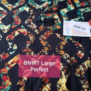 FINAL PRICE-BNWT Lularoe Large perfect T